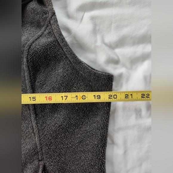 COLUMBIA Ladies Sleeveless Fleece Vest. Size Medium. Full Zip Front Pockets. - Picture 4 of 5